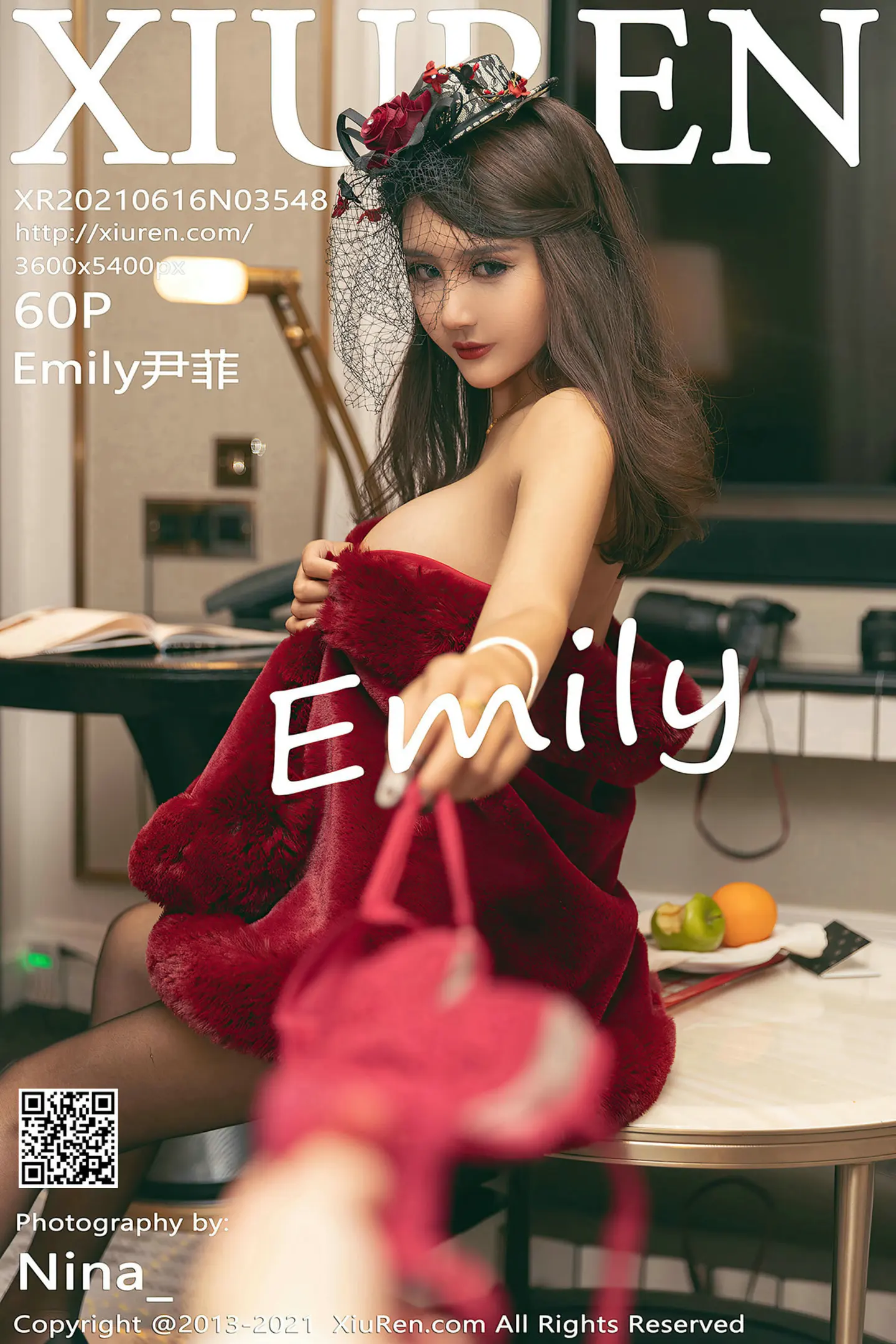 图片[2]-[XiuRen秀人网]VOL.3548 女神Emily尹菲澳门旅拍猩红贵妇装束半脱露翘臀撩人诱惑写真60P-秀人网官方网站